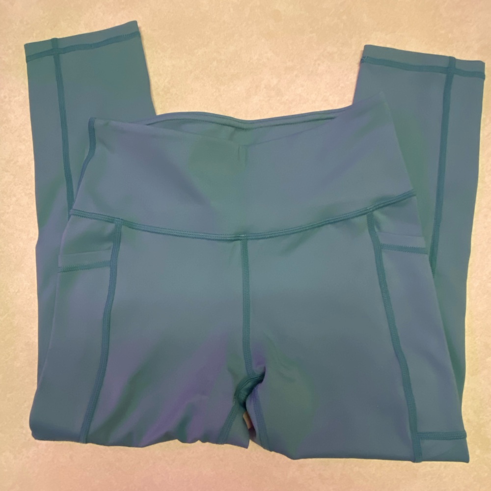 Sage green leggings. Capri length.